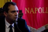 Il sindaco di Napoli, Luigi De Magistris durante la conferenza stampa dove ha annunciato la giornata di  lutto cittadino per la morte del tifoso Ciro Esposito a Napoli, 25 giungo 2014. ANSA / CIRO FUSCO